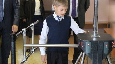 Правительство Москвы готово убрать из школ турникеты