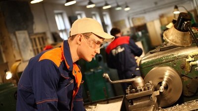 Треть рабочих профессий в России устарела и требует обновления