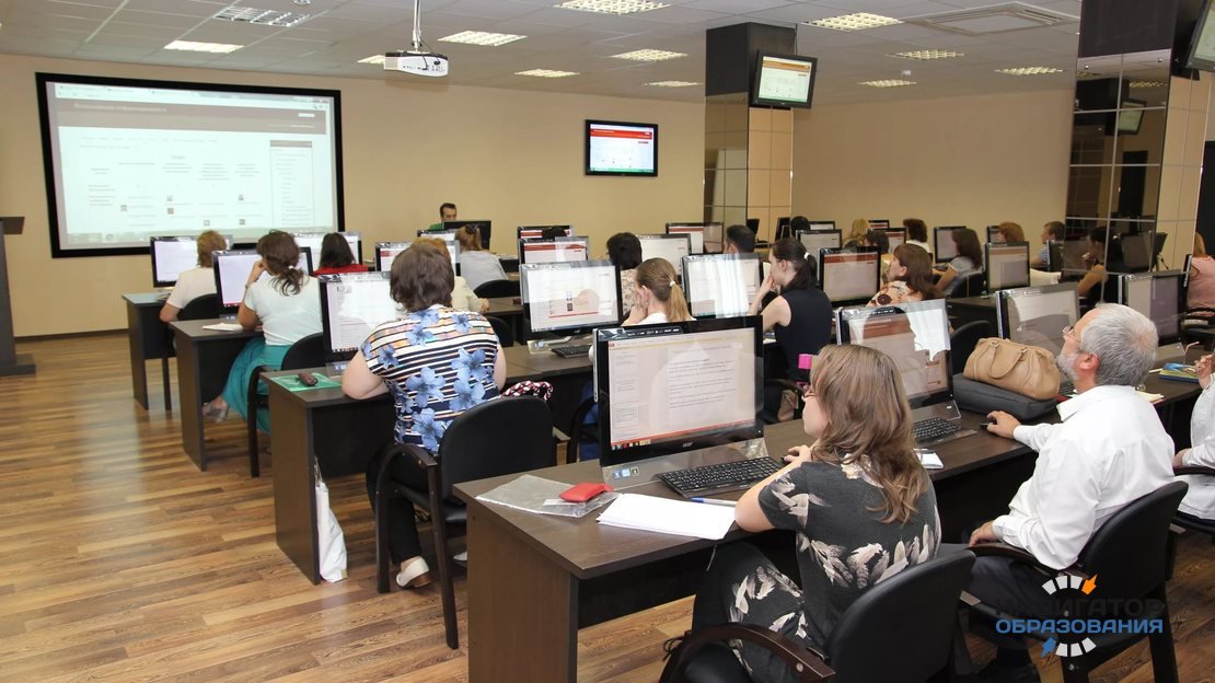 До 2024 года во всех российских регионах появятся новые центры повышения квалификации для учителей