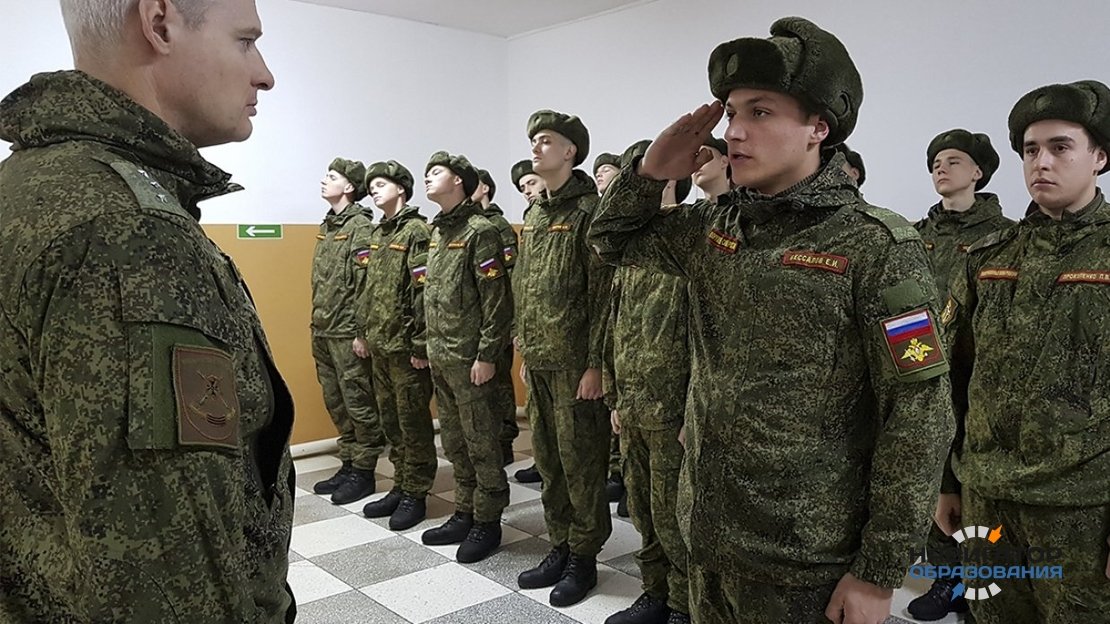 Президент РФ подписал закон, уравнивающий студентов в правах на отсрочку от армии