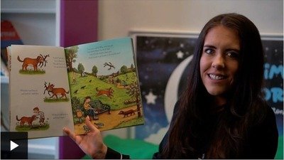 В Великобритании учителя читают детям сказки на ночь через Фейсбук