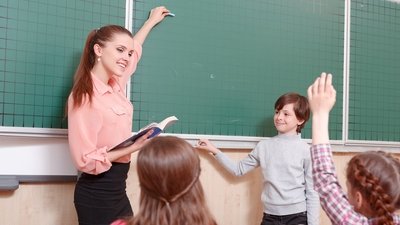 В. Никонов заявил о необходимости создать новые стимулы для молодых педагогов оставаться в профессии