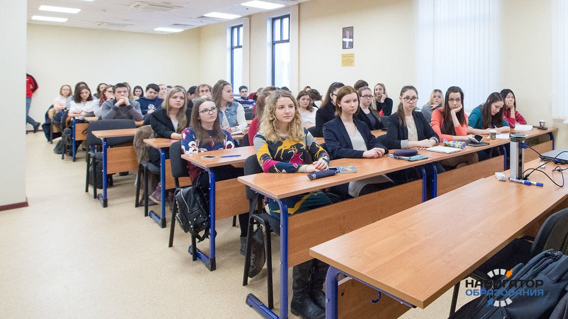 Школьники РФ стали чаще выбирать среднее профобразование