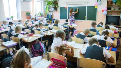 Минпросвещения РФ может продлить учебный год в школах и не будет отменять ВПР