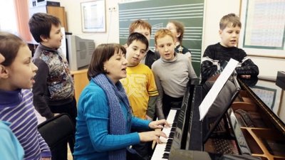 В РФ с 2022 года будут платить премии лучшим учителям музыки