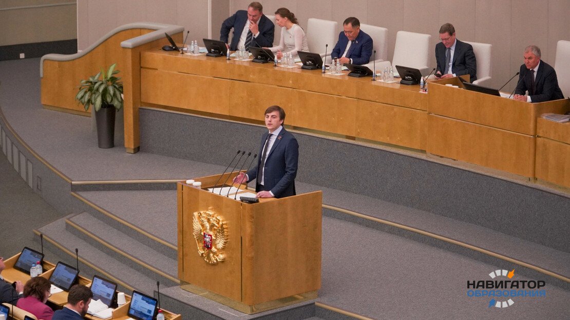 Министр просвещения РФ выступает в Госдуме