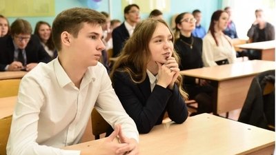 Учащиеся старших классов российской школы