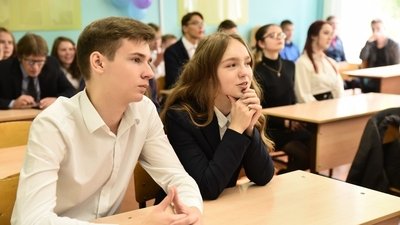 Ученики старшей школы РФ на уроке