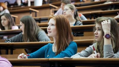 Студентки российского вуза на лекции