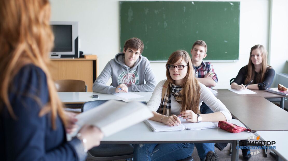 Российские школьники на уроках.