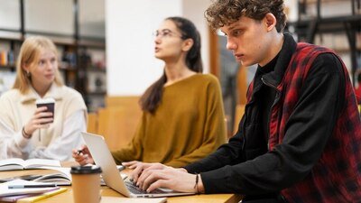 Студенты со всей России пройдут бесплатные интенсивы по компьютерным наукам от Яндекса