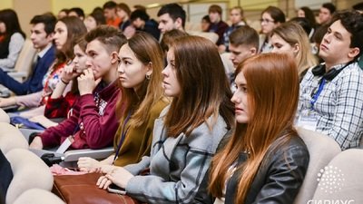 Студенты и преподаватели на лекции в "Сириусе"