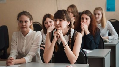 Ученики российской школы на уроке в классе