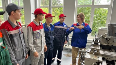 Студенты колледжа на производственной практике