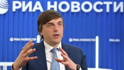 Министр просвещения признал существование проблемы низких зарплат учителей РФ
