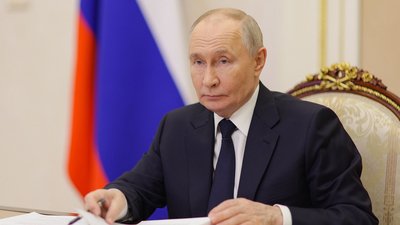 В. Путин проводит совещание с членами Правительства РФ