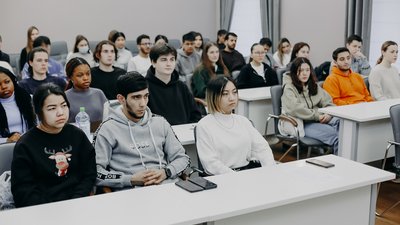 Студенты-иностранцы на лекции в вузе РФ