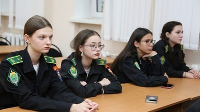 Как устроиться в ФСБ девушке в 2026 году