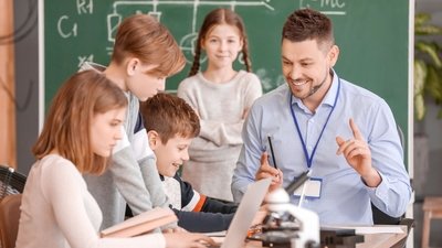 Учителям предложили увеличить зарплату