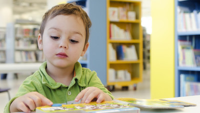 Стоит ли заставлять ребёнка читать?