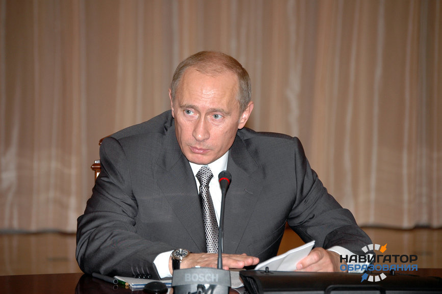 Владимиру Путину предложили разработать единый учебник по русскому языку и ввести обязательный ЕГЭ по истории
