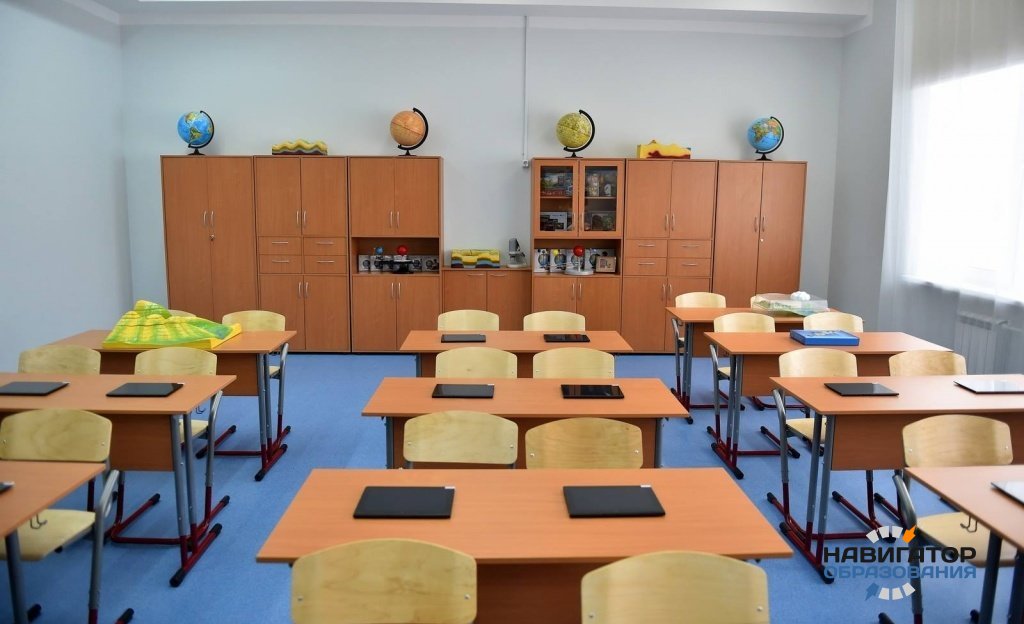 Д. Медведеву представили проект строительства образовательных центров, объединивших детский сад и школу