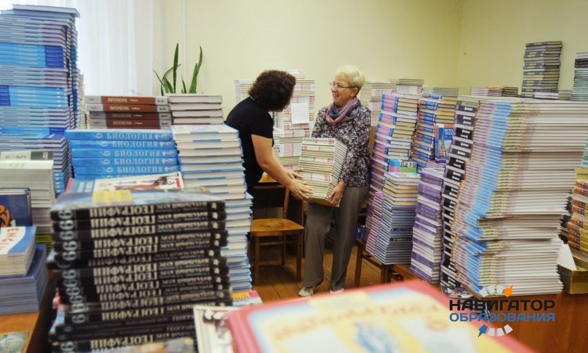 Глава Минобрнауки РФ назвал незаконным требовать с родителей плату за учебники