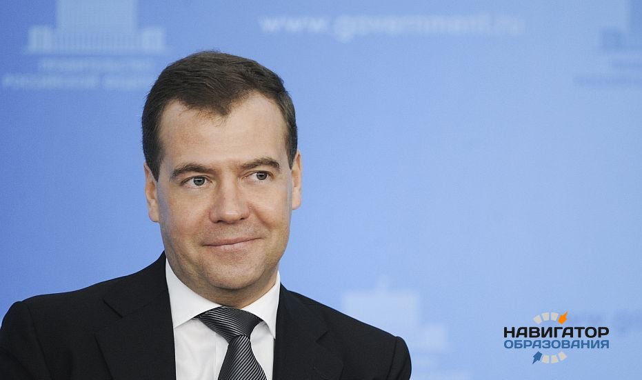 Д. Медведев не увидел серьёзных проблем с зарплатами учителей