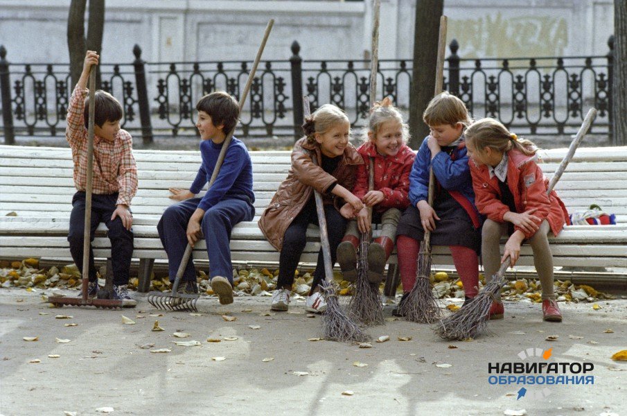 В Минобрнауки РФ намерены вернуть в систему образования уборку детьми классов и школьной территории