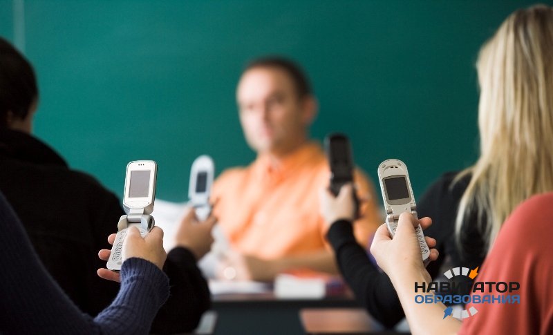 В столичных школах хотят ограничить использование мобильных телефонов