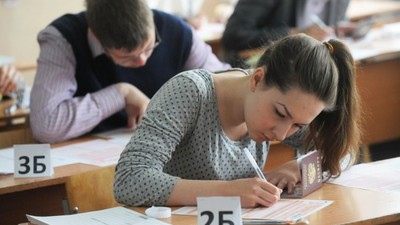 Крымским школьникам оставят выбор между ЕГЭ и выпускным экзаменом