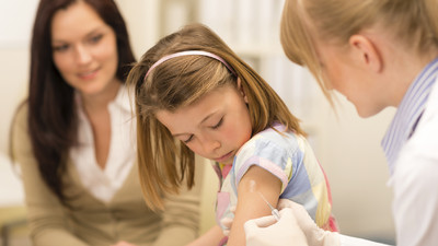 П. Астахов считает недопустимым запрет на посещение учебных заведений детям без прививок