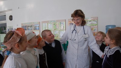 «Единая Россия» выступила за возвращение медкабинетов и врачей в школы