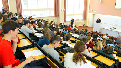 Госдуме рекомендуют принять проект закона о запрете на лишение вузов аккредитации в течение учебного года