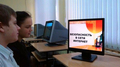 Сенатор Людмила Бокова выступает за позитивную среду для детей в интернете
