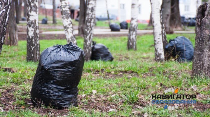 Восьмого апреля вся #школа880 (все отделения) вышла на общегородской субботник, чтобы привести в порядок школьные дворы после зимы.