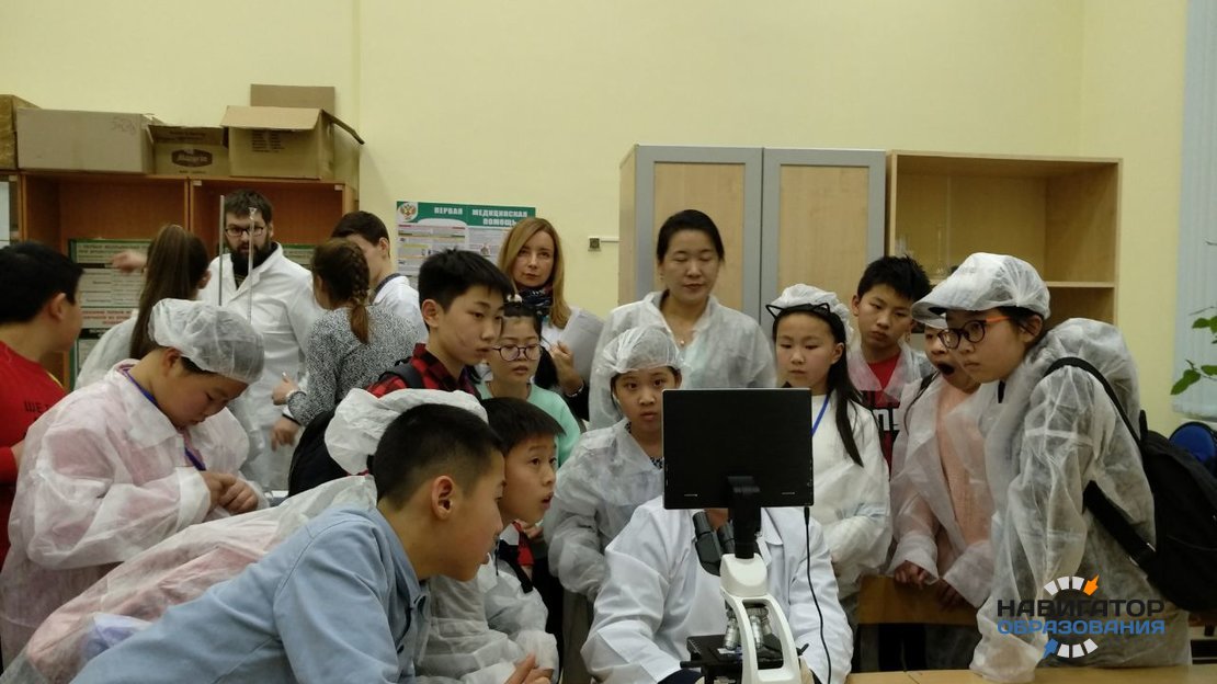Делегация школьников из КНР посетила с дружественным визитом столичную школу №2065