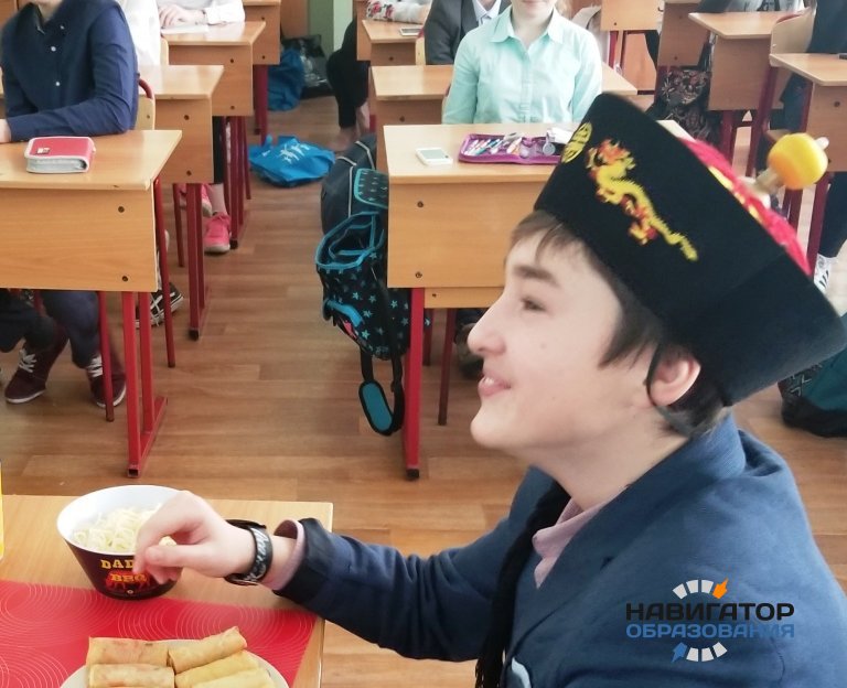 В школе № 1354 изучили китайскую кухню и правила этикета за столом